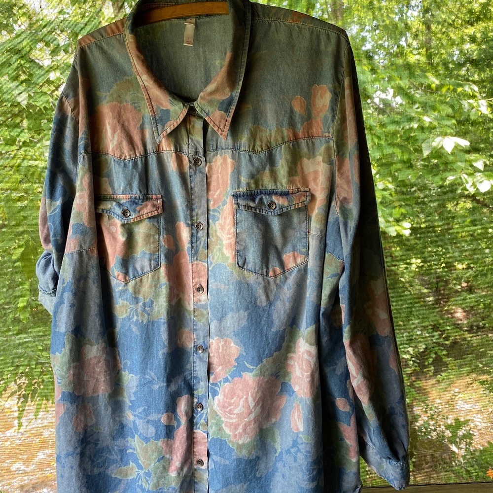Xhilaration Floral Denim Cowboy Tunic Shirt Front Pockets 53" Chest